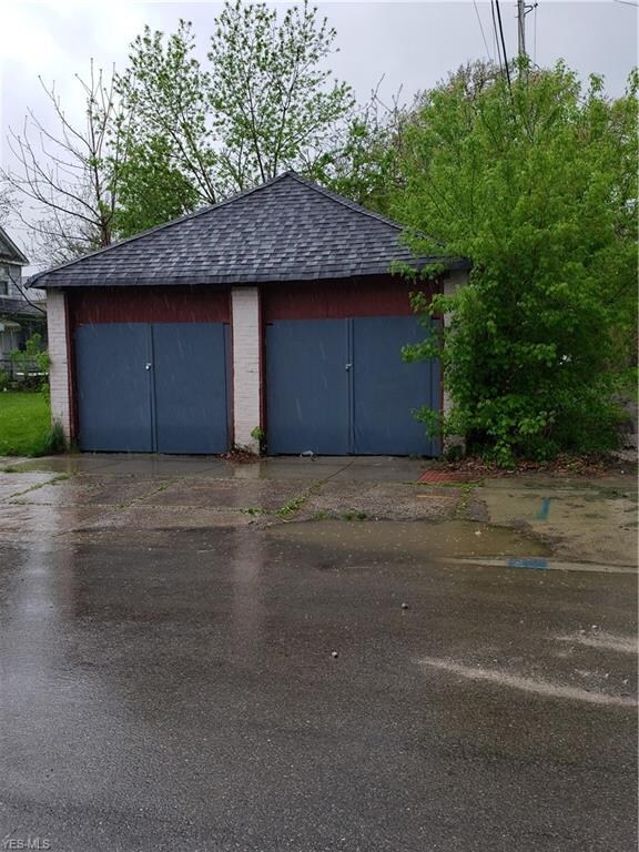 2345 E 29th St, Lorain, OH 44055 - photo 3
