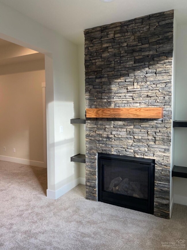 4050 SW Badger Ct, Redmond, OR 97756 - photo 5