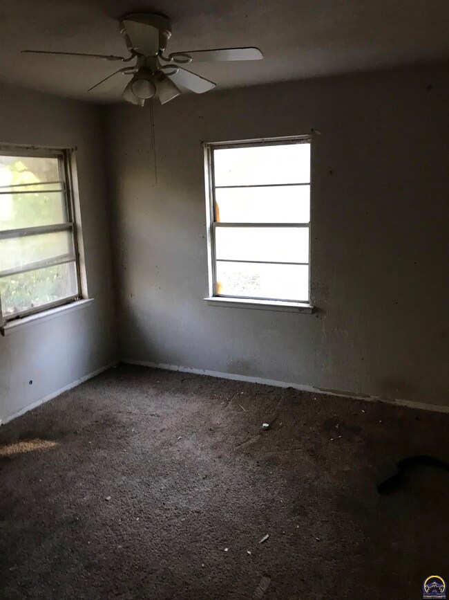 2308 SW Duncan Dr, Topeka, KS 66614 - photo 4