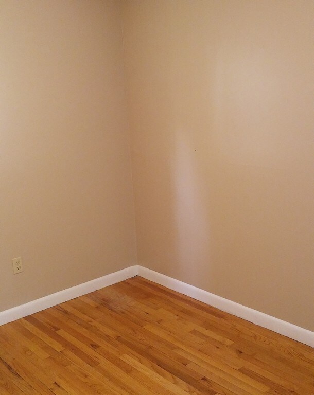 16 Leatherleaf Cir, Springfield, MA 01109 - photo 7