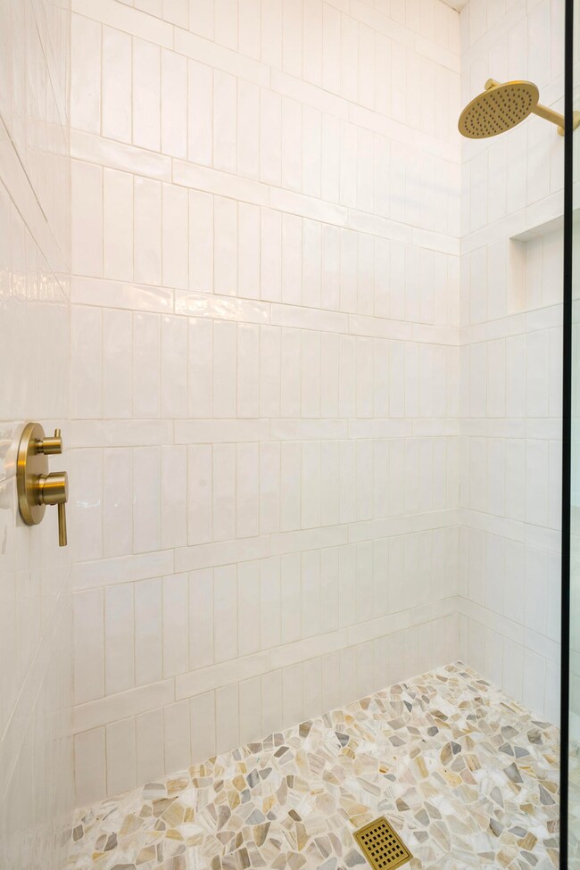 Primary En Suite 2