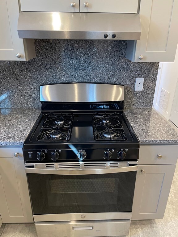 217 Washington St unit 4, Lynn, MA 01902 - photo 2