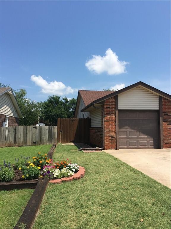 1812 W University St, Shawnee, OK 74804 - photo 4