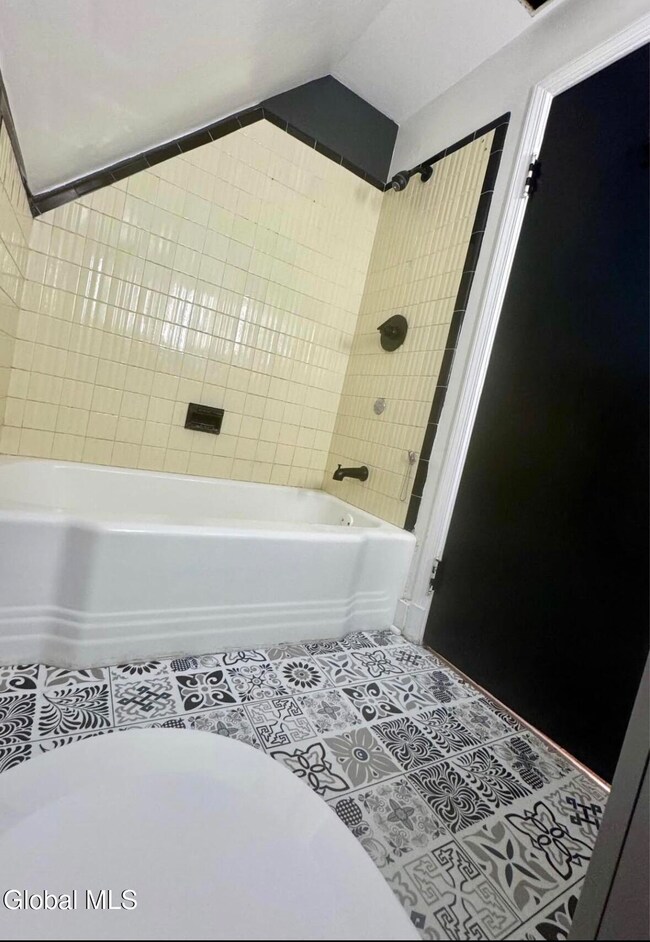 612 Union St unit 9, Schenectady, NY 12305 - photo 6