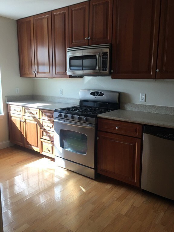 318 Rindge Ave unit 316, Cambridge, MA 02140 - photo 3