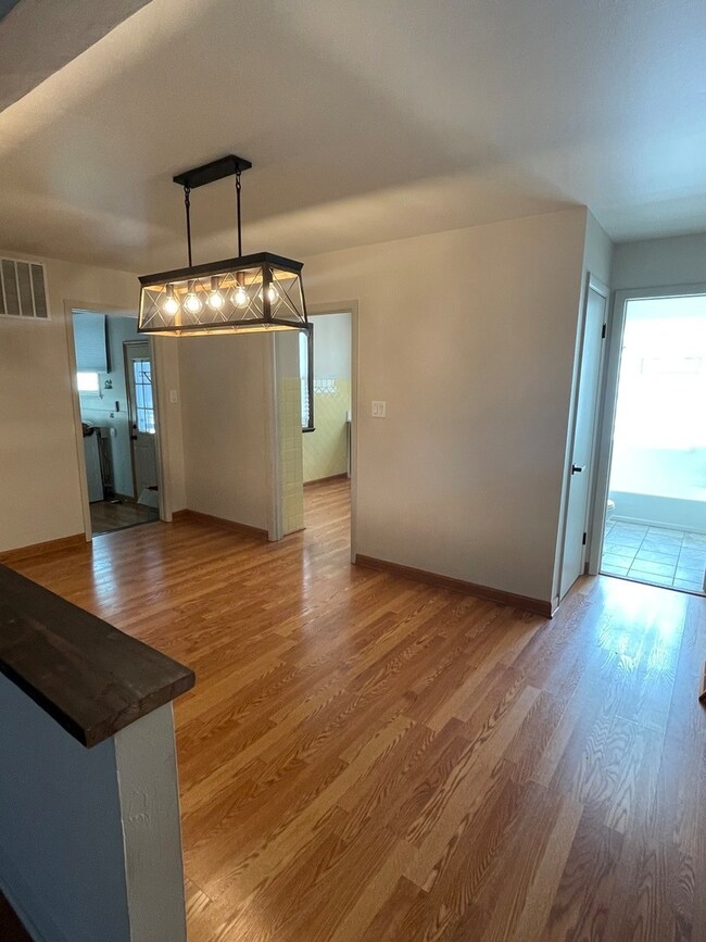 12813 E Playfield Dr, Midlothian, IL 60445 - photo 5