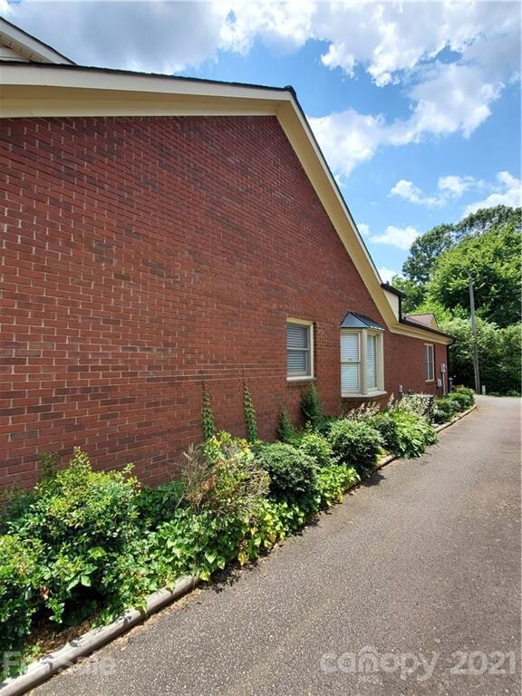 127 N Oakwood Dr, Statesville, NC 28677 - photo 6