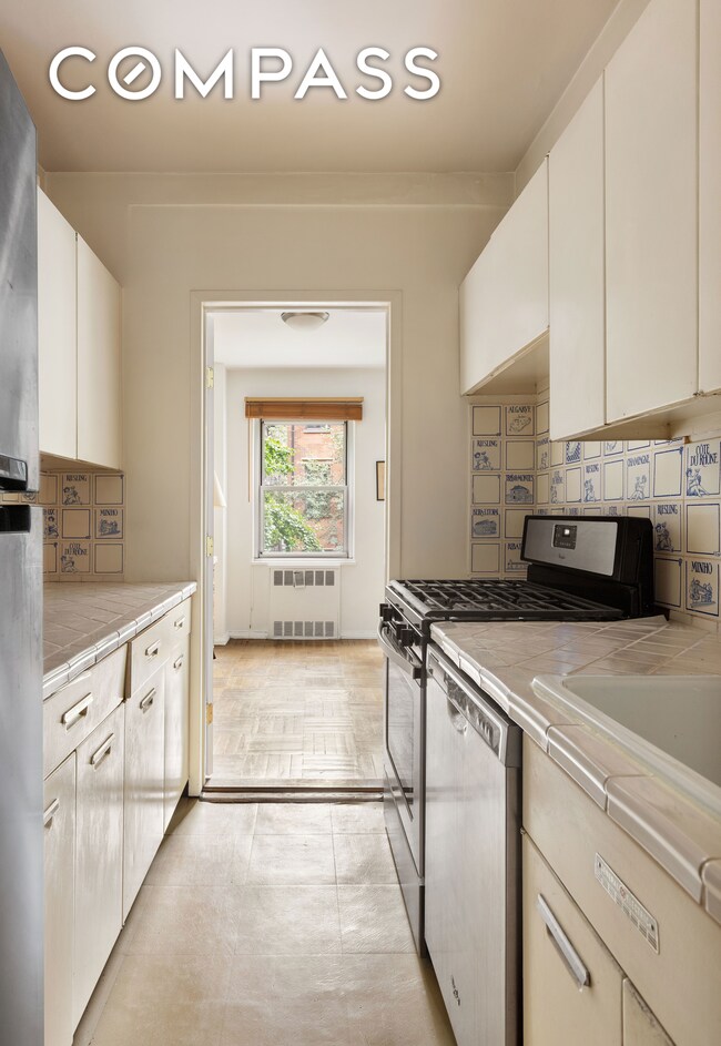 The Brevoort at 11 Fifth Avenue unit 3R, New York, NY 10003 - photo 5