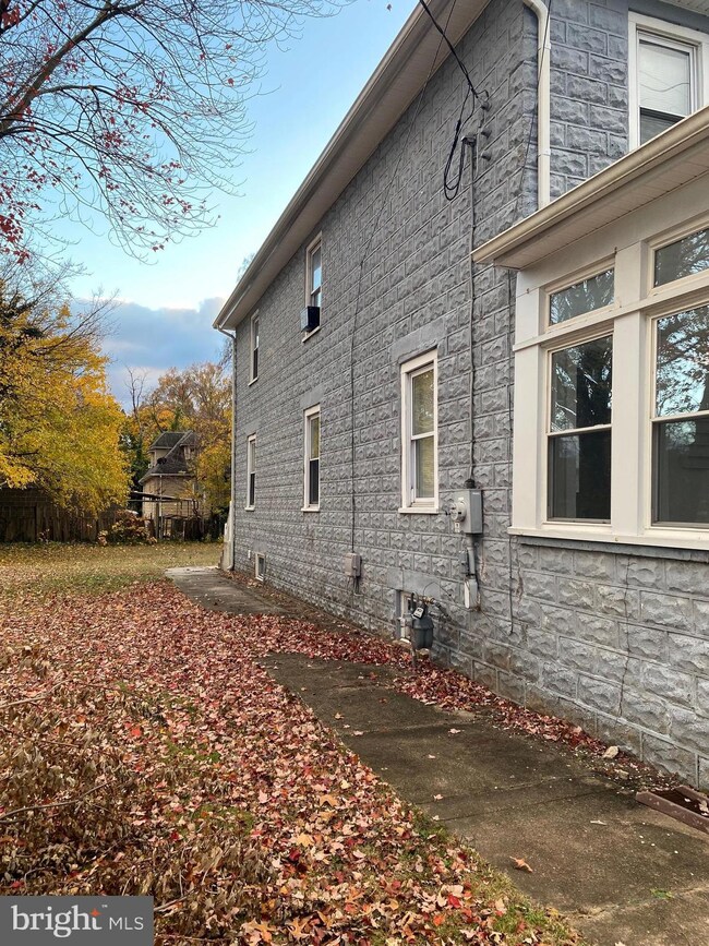 110 W Monroe St, Paulsboro, NJ 08066 - photo 3