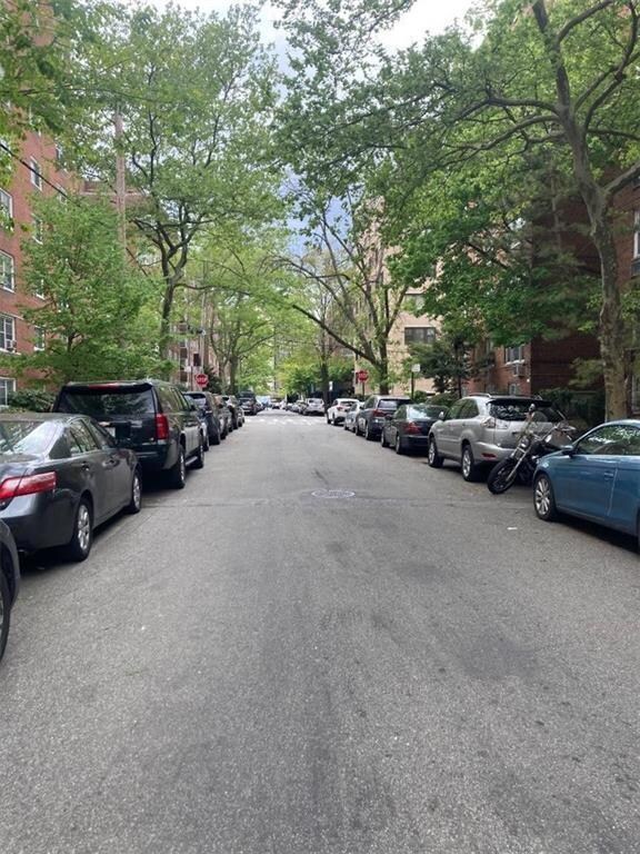 The Barclay Plaza unit 219, Forest Hills, NY 11375 - photo 4