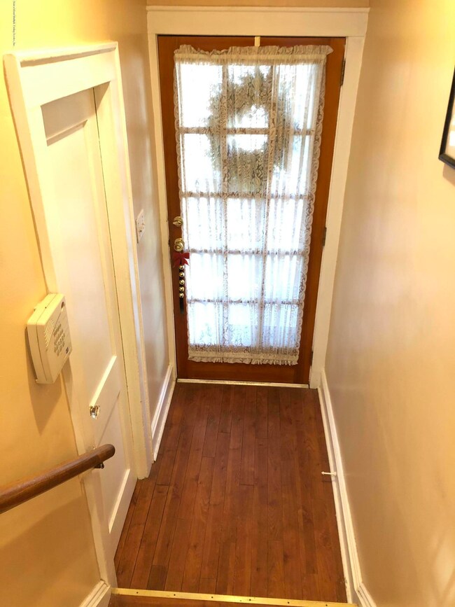 105 Manor Rd, Staten Island, NY 10310 - photo 5