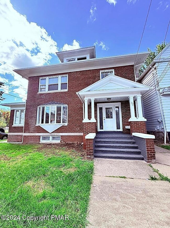 276 Academy St, Wilkes Barre, PA 18702 - photo 2
