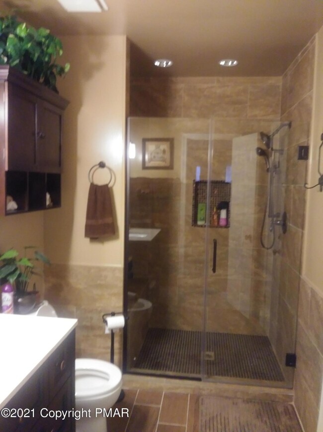 314 Keswick Ave, Bushkill, PA 18324 - photo 2