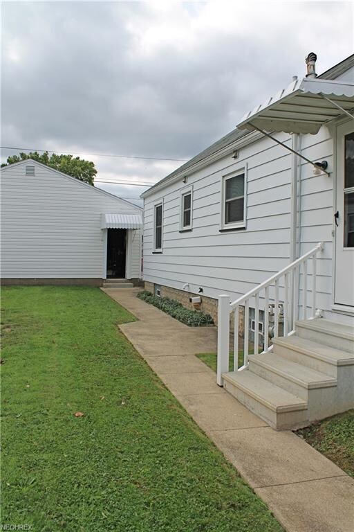 1627 Spring St, Coshocton, OH 43812 - photo 2