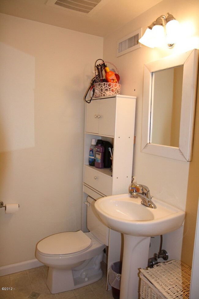 1832 SE 14th St, Lincoln City, OR 97367 - photo 6