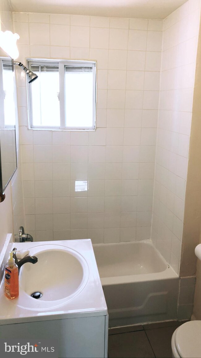 983 Trent Rd, Camden, NJ 08104 - photo 7