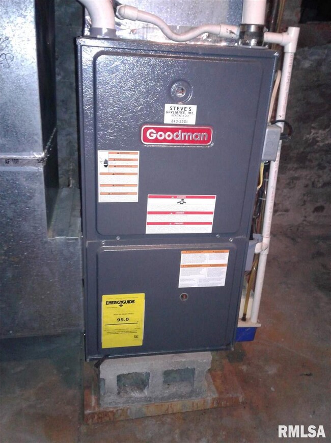 150 N Main St, Virginia, IL 62691 - photo 2