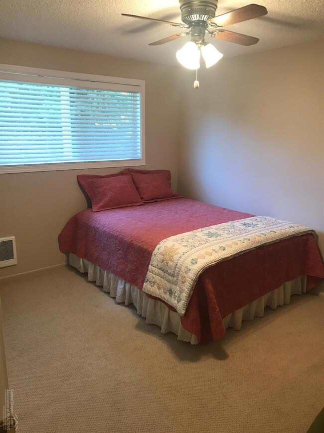 1624 NE Meadow Ln, Bend, OR 97701 - photo 7