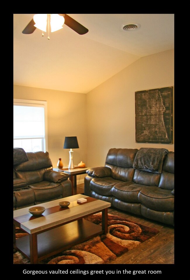 1154 W Sugarberry Ct, Bloomington, IN 47404 - photo 3