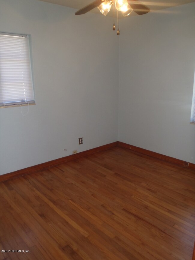 8930 Macarthur Ct S, Jacksonville, FL 32216 - photo 5