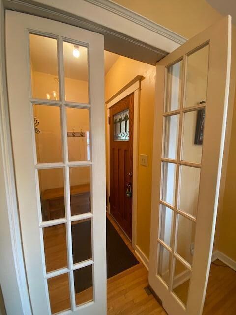 Front entry with lead glass door
