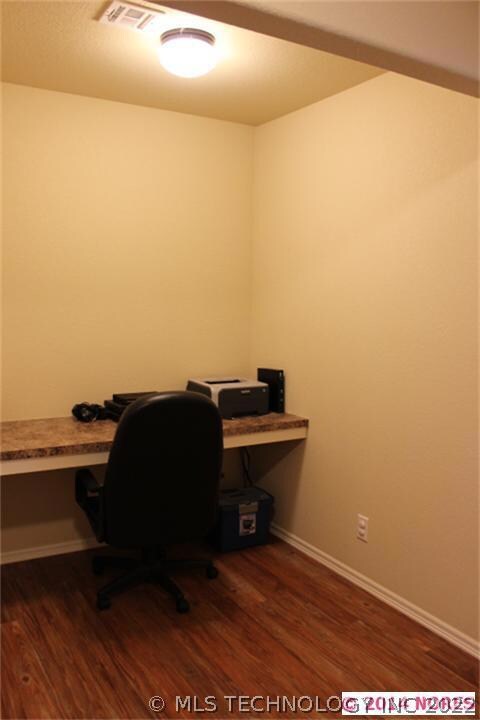Office nook, great built in workspace!