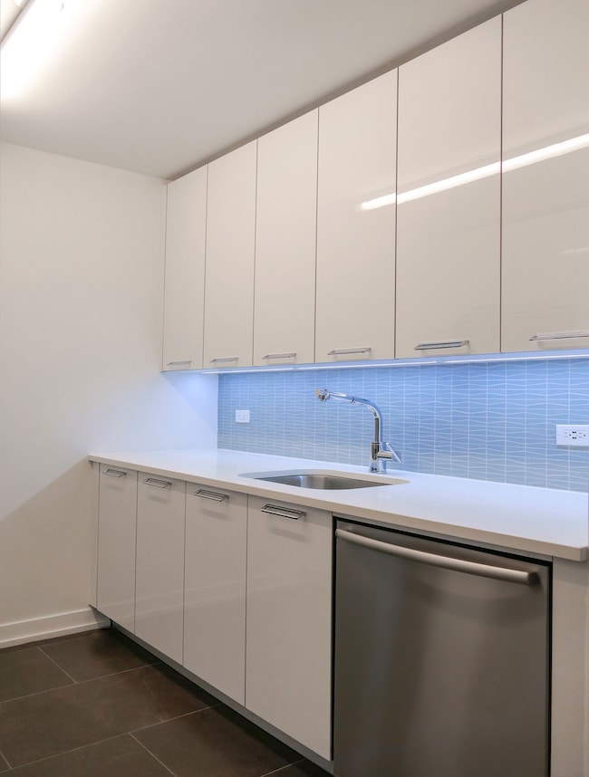 unlisted-address, New York, NY 10024 - photo 3