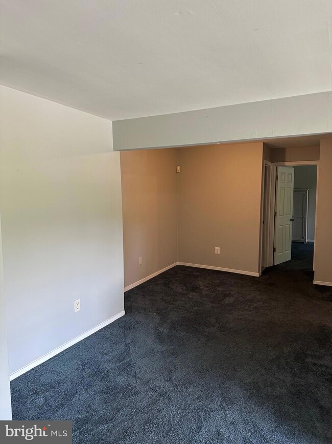 8711 Hayshed Ln unit 34, Columbia, MD 21045 - photo 2