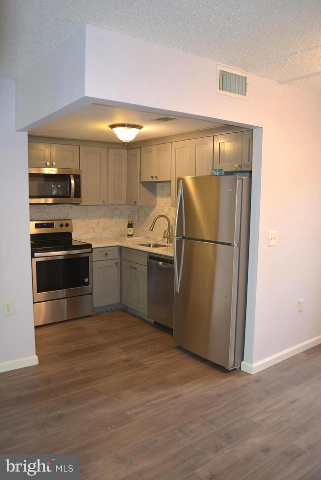 8613 Village Way unit 1B, Alexandria, VA 22309 - photo 5