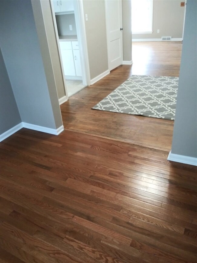 1955 W 7th St, Waterloo, IA 50702 - photo 7