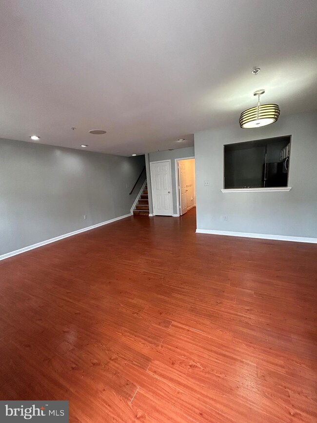 8876 Goose Landing Cir, Columbia, MD 21045 - photo 3