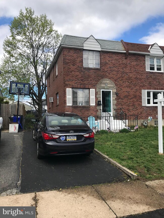 122 W Garrison Rd, Brookhaven, PA 19015 - photo 2