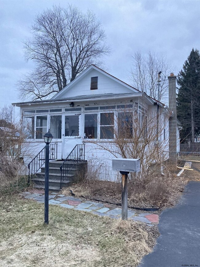 12 Connecticut Ave, Rensselaer, NY 12144 - photo 2