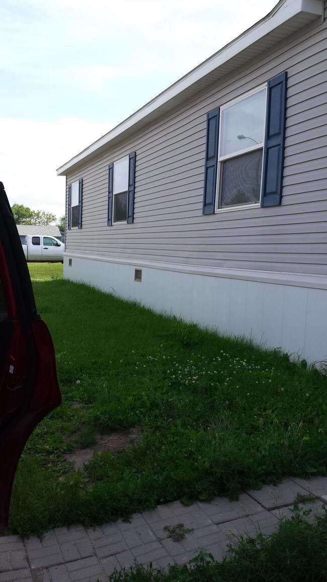 701 28th St W, Williston, ND 58801 - photo 2