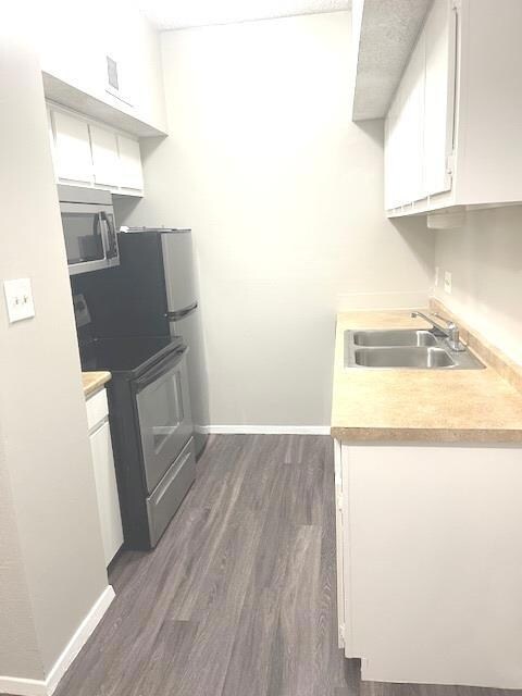 Kitchen with stainless steel appliances, a sink, 