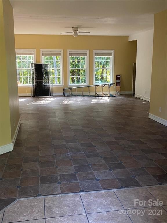 597 S Greenbriar Rd, Statesville, NC 28625 - photo 3