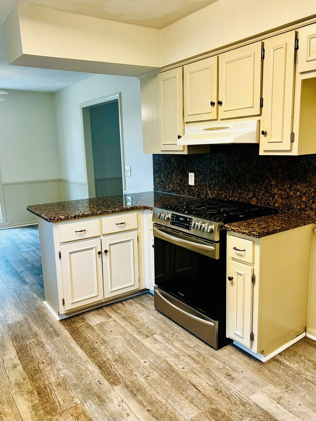 6325 Parker Dr, Columbus, GA 31907 - photo 7