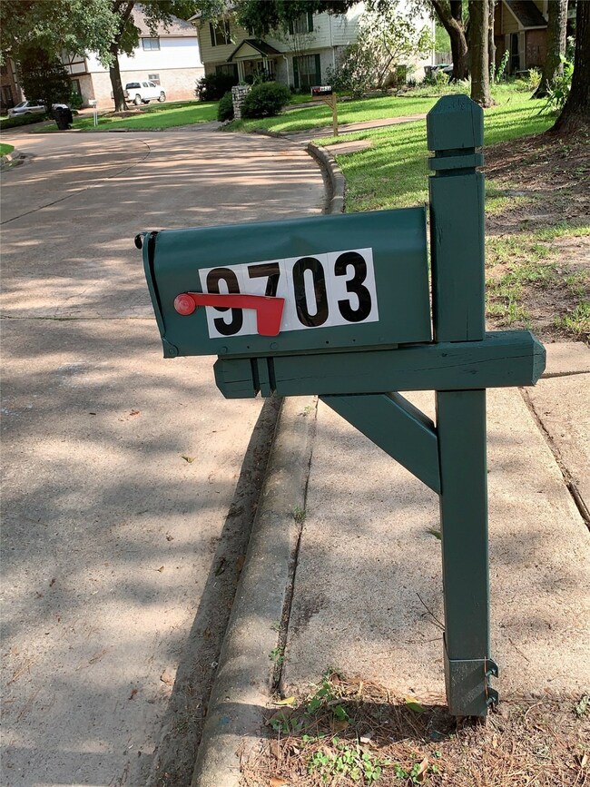 9703 Kindletree Dr, Houston, TX 77040 - photo 5