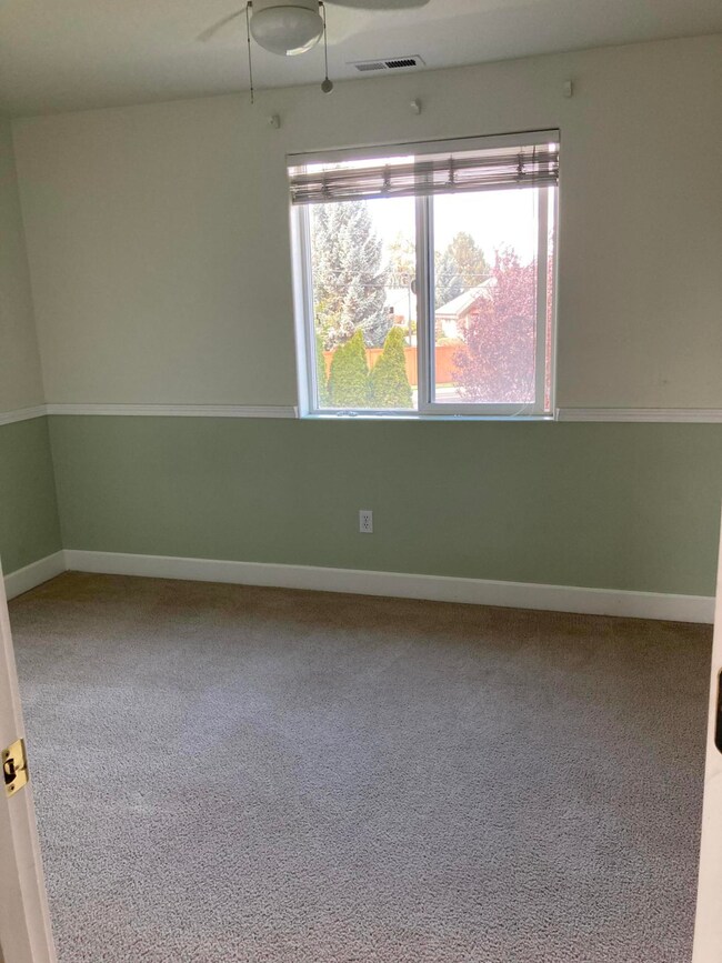 2247 SW Lava Ct, Redmond, OR 97756 - photo 3