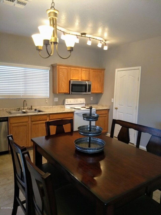 3311 S bowman Rd Kitchen