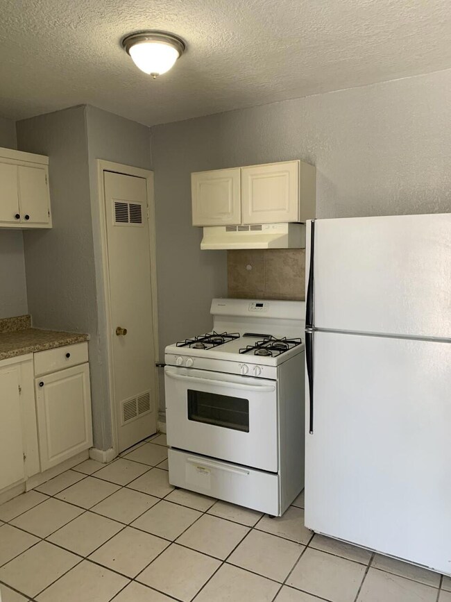 4022 Taylor Ave unit 7, El Paso, TX 79930 - photo 2