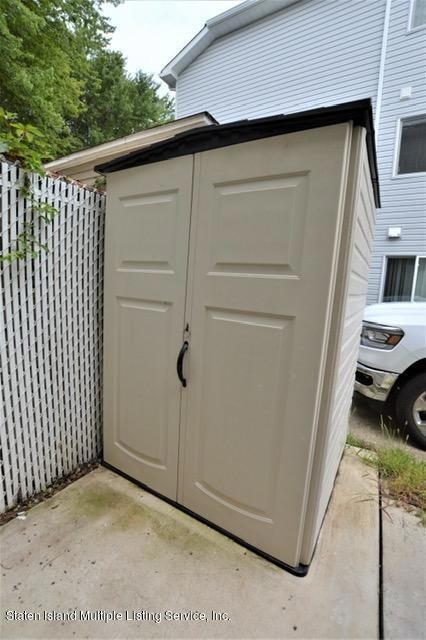 77 Robin Ct, Staten Island, NY 10309 - photo 3