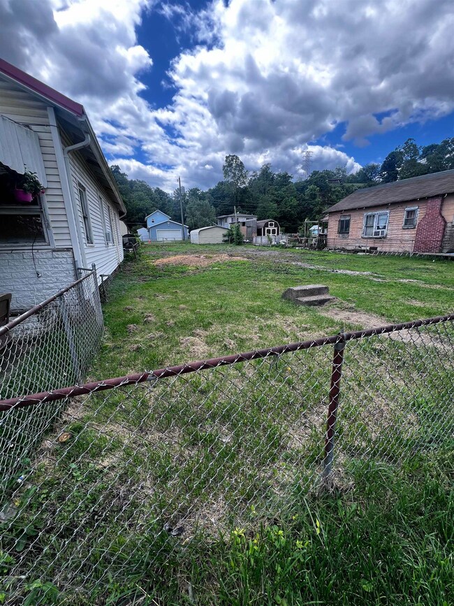 1814 Sycamore St, Kenova, WV 25530 - photo 7