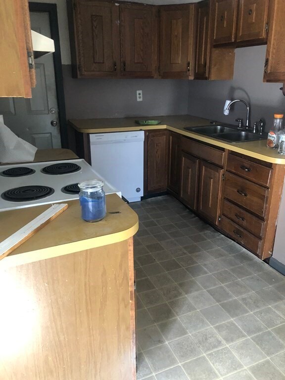 6 Carlstad St unit 1, Worcester, MA 01607 - photo 5