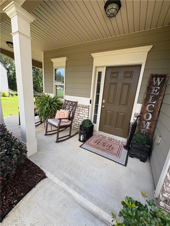 Property entrance with a porch