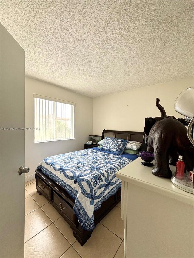 Kendall Lakes Towers unit 514, Miami, FL 33193 - photo 4