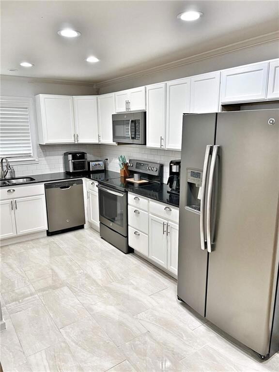 Kitchen w/t Quartz Countertops