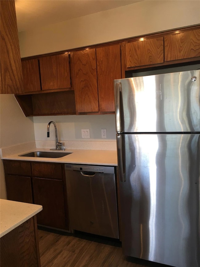 Kitchen with appliances with stainless steel fini