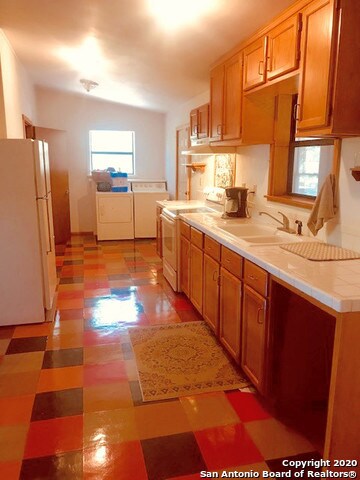 18826 Hillside Dr, Helotes, TX 78023 - photo 4