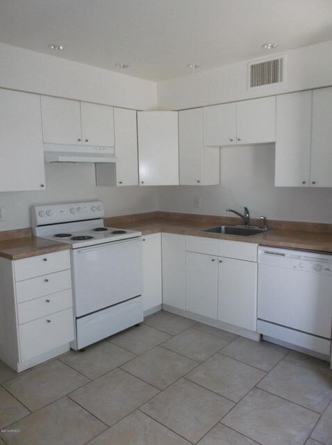 308 E Vogel Ave Unit 6 - Kitchen